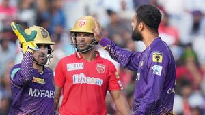 PBKS vs KKR: పని చేయని ఫ్లడ్ లైట్స్.. మ్యాచ్‌కు అంతరాయం!