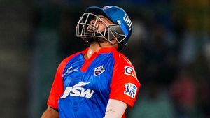 DC vs MI: పృథ్వీ షా.. ఇక నువ్వు పుట్నాలే అమ్ముకోవాలి! ఫ్యాన్స్ ఫైర్!