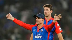 అతనే మా విజయాన్ని లాక్కున్నాడు: డేవిడ్ వార్నర్