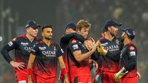 IPL 2023: ఆర్‌సీబీకి దెబ్బ మీద దెబ్బ.. లీగ్ నుంచి మరో ప్లేయర్ ఔట్!