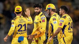 CSKvsRR : ఇక రిటైర్ అయిపోతే బెటర్.. చెన్నై స్టార్ ప్లేయర్‌పై ట్రోల్స్!