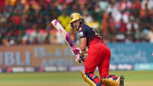 RCB vs DC: అమన్ ఖాన్ అదరిపోయే క్యాచ్.. బిత్తరపోయిన ఫాఫ్ డుప్లెసిస్ (వీడియో)