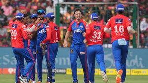 RCB vs DC: ఆర్‌సీబీ కొంపముంచిన దినేశ్ కార్తీక్.. ఢిల్లీ ముందు ఈజీ టార్గెట్!