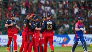 RCB vs DC: రఫ్ఫాడించిన లోకల్ భాయ్.. ఢిల్లీపై ఆర్‌సీబీ ఘన విజయం!