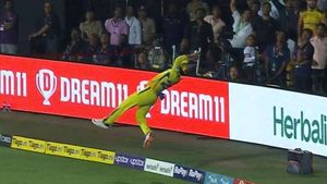 RCBvsCSK : ఆర్‌సీబీ కొంపముంచిన రహానే సూపర్ ఫీల్డింగ్! (వీడియో)