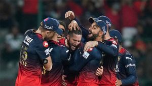 RCBvsLSG : డివిలియర్స్‌ను దాటేసిన డుప్లెసిస్.. చెన్నై రికార్డు బద్దలు కొట్టిన లక్నో..!