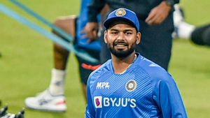 DCvsGT : ఢిల్లీ డగౌట్‌లో రిషభ్ పంత్.. యాక్సిడెంట్ తర్వాత తొలిసారి స్టేడియానికి!