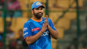 RCBvsMI : కోహ్లీతో పోలుస్తారా?.. ఫినిష్ అయిపోయిన ప్లేయర్ అంటూ.. రోహిత్‌పై ట్రోల్స్!