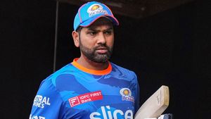 MIvsCSK : రెండో ఓటమితో మొఖం దాచేసుకున్న రోహిత్.. ఫొటో వైరల్!