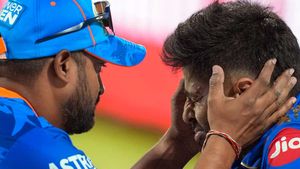 DC vs MI: పాపం సూరీడు.! తీవ్ర గాయంతో ఆటకు దూరం! (వీడియో)