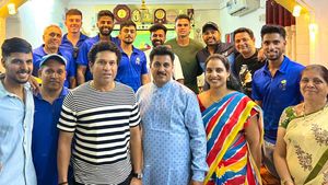 SRHvsMI : తెలుగు కుర్రాడి ఇంటికి క్రికెట్ దేవుడు.. ముంబై జట్టుకు తిలక్ వర్మ డిన్నర్ పార్టీ!