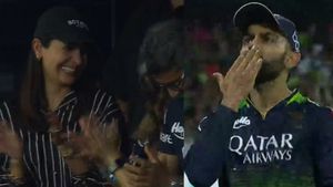 Virat Kohli : విజయం తర్వాత కోహ్లీ చేసిన పని వైరల్.. అనుష్కను చూస్తూ..