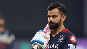 RCBvsCSK : కోహ్లీ దెబ్బ మీద దెబ్బ.. ఫైన్ వేయాలని డిసైడ్ అయిన బీసీసీఐ!