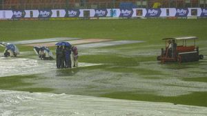 IPL 2023 Final: దాగుడు మూతలు ఆడుతున్న వర్షం.. తడిసిముద్దైన మోదీ స్డేడియం!