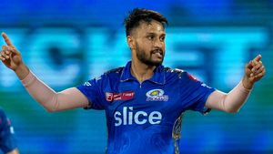 MIvsGT : మధవాల్‌ను బ్యాన్ చేశారు.. షాకింగ్ విషయం వెల్లడించిన అన్నయ్య!