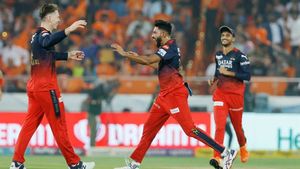 SRHvsRCB : కొత్త ఓపెనింగ్ జోడీతో సన్‌రైజర్స్.. ఒకే ఓవర్లో షాకిచ్చిన బ్రేస్‌వెల్!