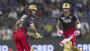 MI vs RCB: ఫాఫ్, మ్యాక్సీ విధ్వంసం.. ముంబై ముందు భారీ లక్ష్యం!