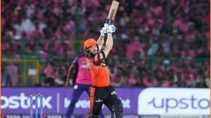 RRvsSRH : బ్రూక్ కోసం ఫిలిప్స్‌ను వదిలేశారా?.. సన్‌రైజర్స్ పై మండి పడుతున్న ఫ్యాన్స్!