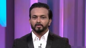 Kedar Jadhav 2.0: కామెంటరీ చెప్పుకొంటోన్న నన్ను పట్టుకొచ్చారు..!!