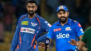 LSG vs MI: ముంబైదే బ్యాటింగ్.. కీలక మార్పుతో రోహిత్ సేన!