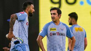 LSGvsMI : ఆ స్టార్ లేని లోటు కనిపించింది.. లక్నోపై మండిపడుతున్న ఫ్యాన్స్!