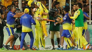 కన్నీటి పర్యంతమైన ధోనీ.. జడేజాను హత్తుకుని మనసారా ఏడ్చిన చెన్నై కెప్టెన్!