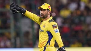 అది నా బాధ్యత.. అతనిలాంటి ఆటగాళ్లు చాలా అరుదు: ధోనీ