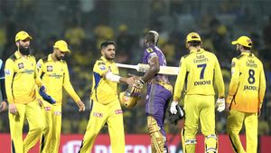 డ్యూ కొంపముంచింది.. బౌలర్ల తప్పులేదు: ధోనీ