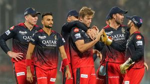 IPL 2023: ఆర్‌సీబీకి దెబ్బ మీద దెబ్బ.. స్టార్ ప్లేయర్ ఔట్.. కేదార్ జాదవ్ ఇన్!