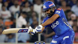 IPL 2023: రోహిత్ శర్మ అరుదైన ఘనత.. ఆ ఆర్‌సీబీ బ్యాటర్ రికార్డు బద్దలు!