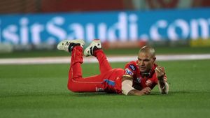 DC vs PBKS: శిఖర్ ధావన్ కళ్లు చెదిరే క్యాచ్.. సింగిల్ హ్యాండ్‌తో..! (వీడియో)