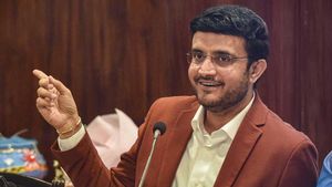 ముందు ఇంగ్లీష్ నేర్చుకోండ్రా.. కోహ్లీ ఫ్యాన్స్‌కు చురకలంటించిన సౌరవ్ గంగూలీ!