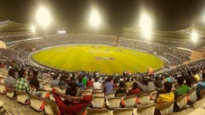 SRHvsLSG : మా ప్లేయర్లను కొట్టారు.. హైదరాబాద్ ప్రేక్షకులపై లెజెండరీ క్రికెటర్ ఆగ్రహం!