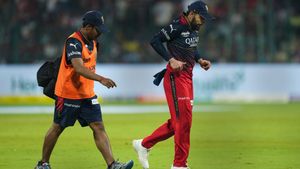 Virat Kohli : కోహ్లీ గాయంపై కీలకమైన అప్‌డేట్ ఇచ్చిన ఆర్సీబీ హెడ్ కోచ్..!