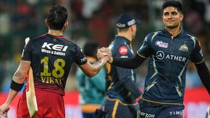 RCBvsGT : అంత బాధలోనూ గిల్‌ను మెచ్చుకున్న కోహ్లీ.. ఫొటోలు వైరల్!