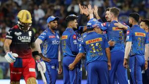 MI vs RCB: విరాట్ కోహ్లీ ఔట్.. నవీన్ ఉల్ హక్ ఎగతాళి పోస్ట్!