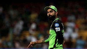 ఆ ట్వీట్‌ను డిలేట్ కొట్టిన కోహ్లీ: కాంట్రవర్సీ కాకూడదనేనా?