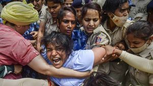 Wrestlers Protest: ఒలింపిక్స్ విజేతలను ఈడ్చిపడేశారు!