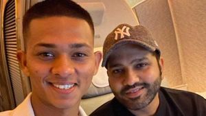 WTC Final : రోహిత్‌తో కలిసి ఇంగ్లండ్‌కు.. సెల్ఫీ షేర్ చేసిన కుర్ర ఓపెనర్‌ జైస్వాల్!