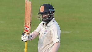 రంజీ క్రికెట్ ఆడటం దండుగ.. టీమిండియాలోకి రావాలంటే అదొక్కటే మార్గం: అభినవ్ ముకుంద్