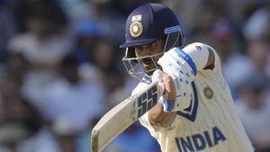 INDvsAUS అవుటై కూడా బతికిపోయిన రహానే.. ఫొటోలు వైరల్!