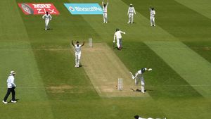 WTC Final 2023: అక్షర్ పటేల్ స్టన్నింగ్ త్రో.. బిత్తరపోయిన మిచెల్ స్టార్క్!(వీడియో)