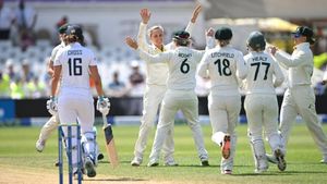 అబ్బాయిలే కాదు అమ్మాయిలు గెలిచారు.. ఆస్ట్రేలియాదే యాషెస్!