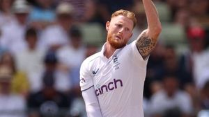 Ashes 2023: బెన్ స్టోక్స్ మార్క్ కెప్టెన్సీ.. ఆరుగురు ఫీల్డర్లతో సెంచరీ హీరో ఆటకట్టు! (వీడియో)