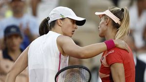 ఊపిరి తీసుకోలేక కుప్పకూలిన ప్రత్యర్థి.. ఫ్రెంచ్ ఓపెన్‌లో స్వియాటెక్ ముందంజ!