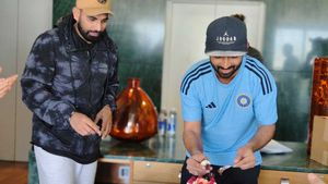 INDvsAUS డబ్ల్యూటీసీ ఫైనల్‌కు ముందు.. రహానే బర్త్ డే సెలబ్రేట్ చేసుకున్న టీమిండియా!