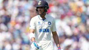 INDvsAUS ఆసీస్ తొండాటకు బలైన గిల్.. అంపైర్లపై కోపంతో చేసిన ట్వీట్ వైరల్!