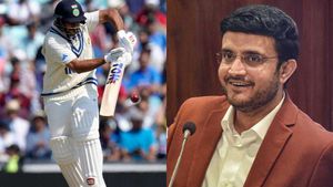 INDvsAUS హాఫ్ సెంచరీ చేసిన తర్వాత శార్దూల్ ఏం చేశాడంటే?: గంగూలీ