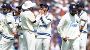 INDvsAUS ఇదేందిరా అయ్యా?.. వికెట్లు తీయలేదని బౌలర్లపై చిరాకు పడ్డ రోహిత్!