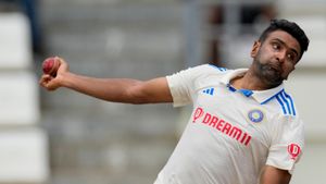 INDvsWI : పూనకం వచ్చిన వాడిలా చెలరేగిన అశ్విన్.. తల్లడిల్లిపోయిన వెస్టిండీస్.. స్కోరు ఎంతంటే?